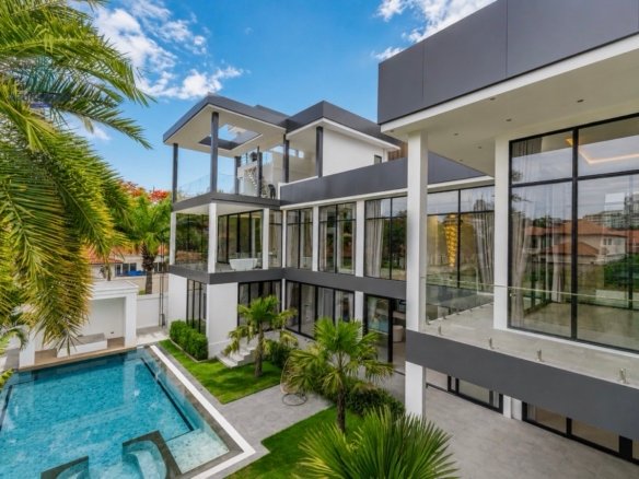 Exclusive Beachfront Luxury Villa for Sale in Majestic Residence Pratumnak Pattaya | 6 Bed Sea View