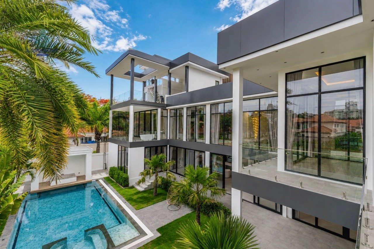 Exclusive Beachfront Luxury Villa for Sale in Majestic Residence Pratumnak Pattaya | 6 Bed Sea View