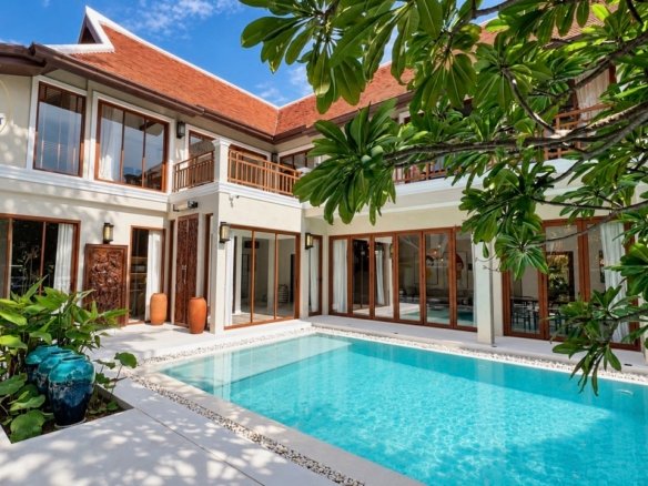 พูลวิลล่าหรูสไตล์ไทย-บาหลีในหมู่บ้านธาบาลี พัทยา | บ้าน 5 ห้องนอน ใกล้หาดจอมเทียน