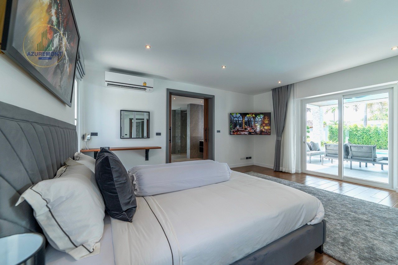 Ultra-luxury villa for sale Pattaya, Siam Royal View pool villa, Villa Melina, ocean view property Pattaya