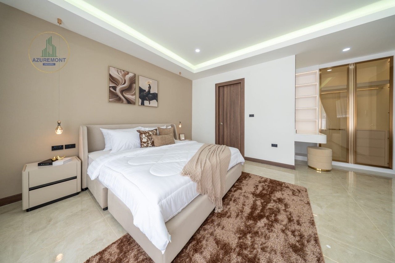 Luxury Renovated Pool Villa Huay Yai Pattaya | 1 Rai Land 5 Bed Infinity Pool Near Siam Country Club