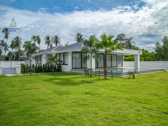 Luxury Renovated Pool Villa Huay Yai Pattaya | 1 Rai Land 5 Bed Infinity Pool Near Siam Country Club