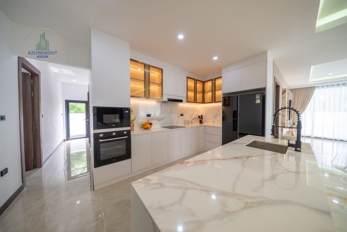 Luxury Renovated Pool Villa Huay Yai Pattaya | 1 Rai Land 5 Bed Infinity Pool Near Siam Country Club