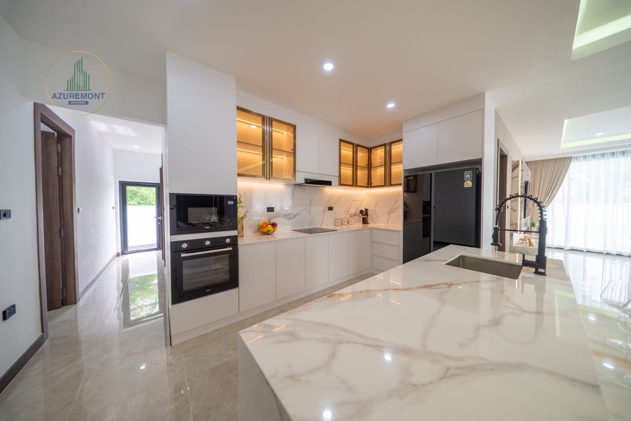 Luxury Renovated Pool Villa Huay Yai Pattaya | 1 Rai Land 5 Bed Infinity Pool Near Siam Country Club